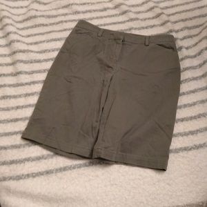 Jones New York Stretch Shorts - Green Khaki Sz 10